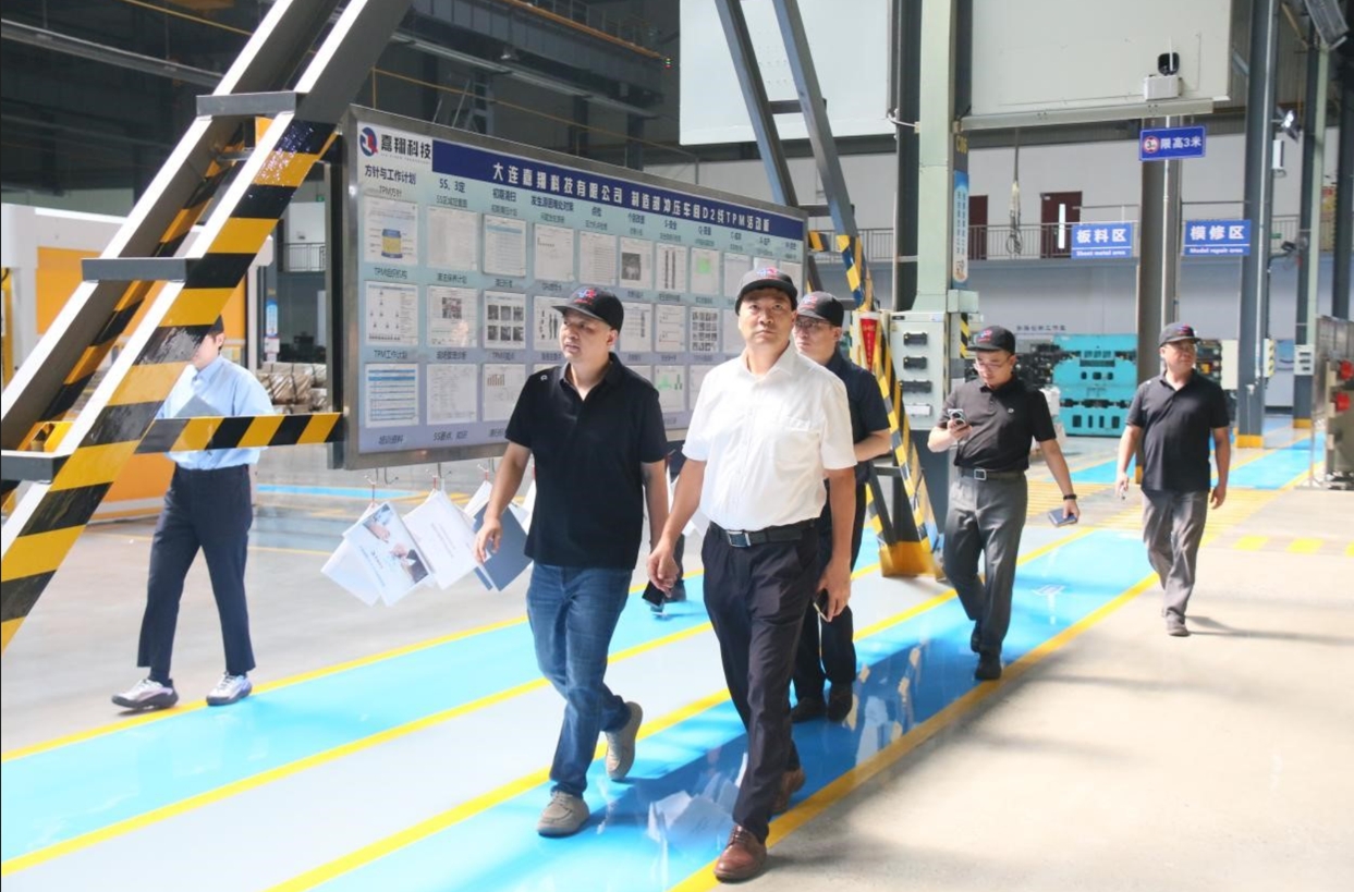 大连自贸片区（保税区）管委会副主任富强一行莅临大连嘉翔调研